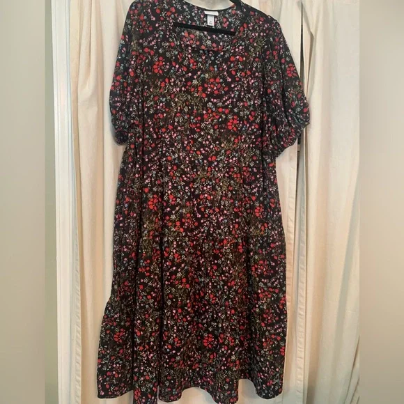 Ava & Viv Black Floral Short Sleeve Tiered Dress - Picture 4 of 7